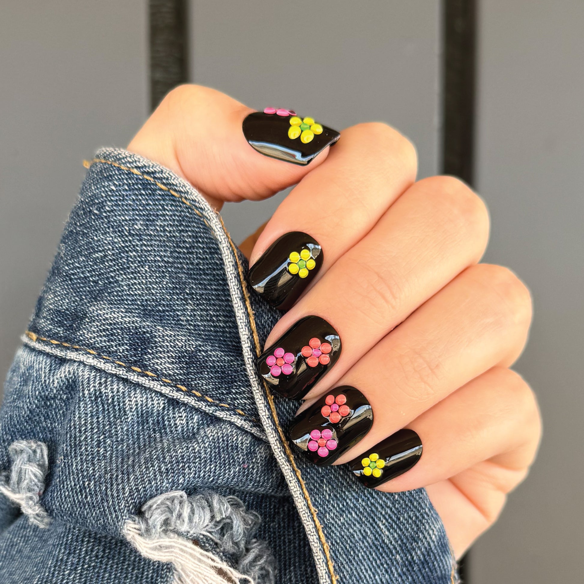 Black Floral Press on Nails TFI