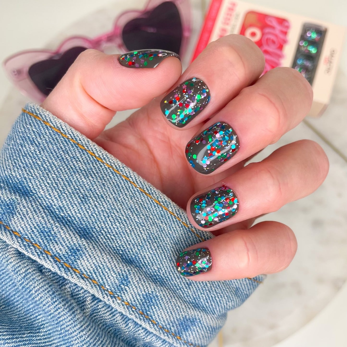 Black_and_chunky glitter_press on nail GAL