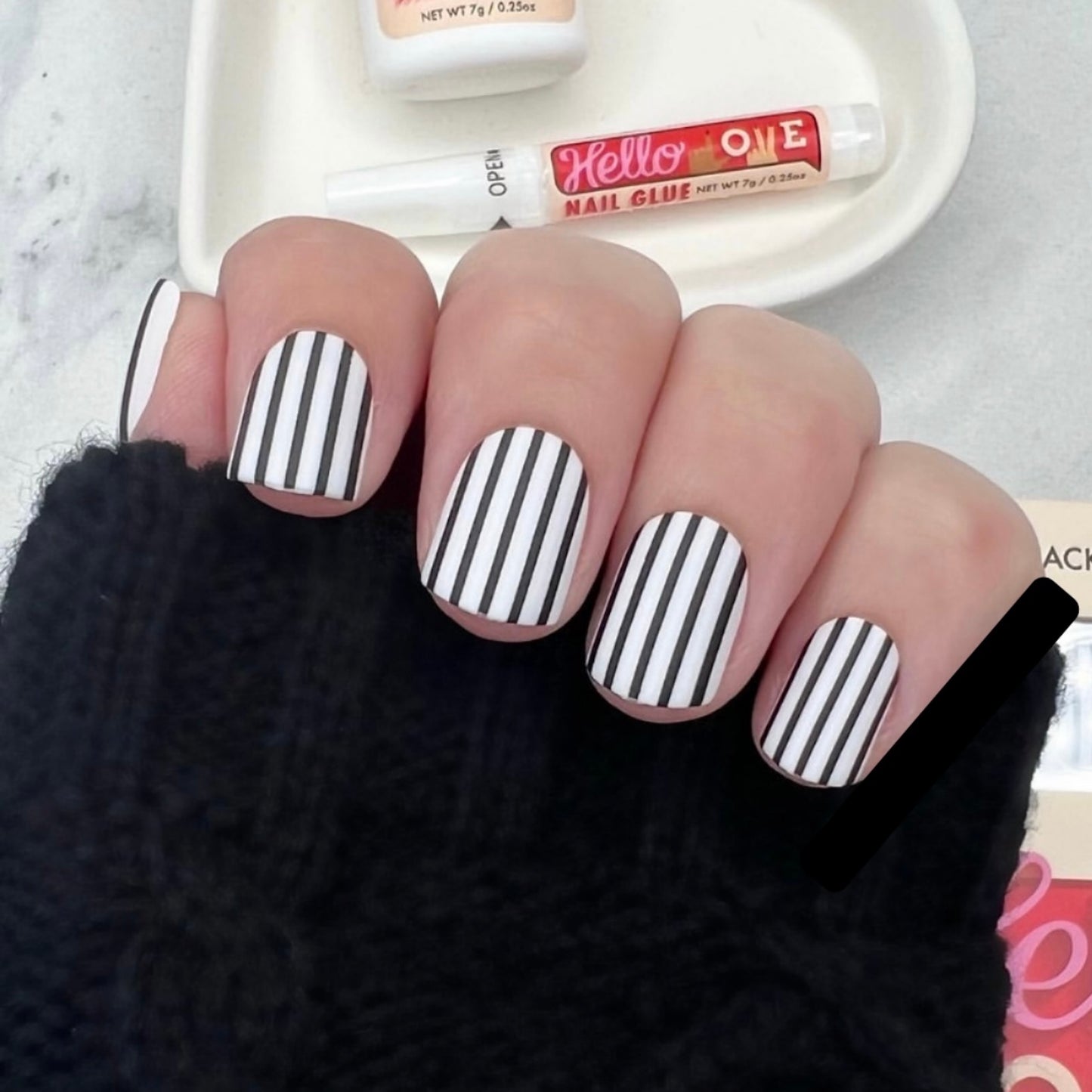Hello Love Press On Nail Stripe Matte_CHB