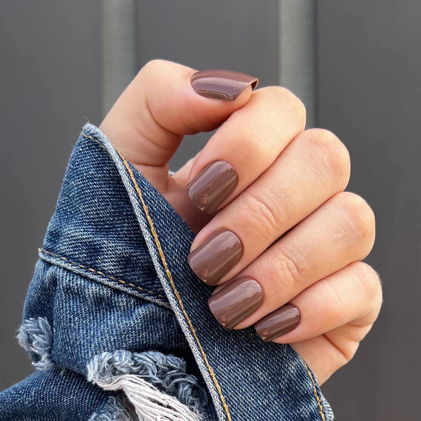 brown stick on nail short_AYW